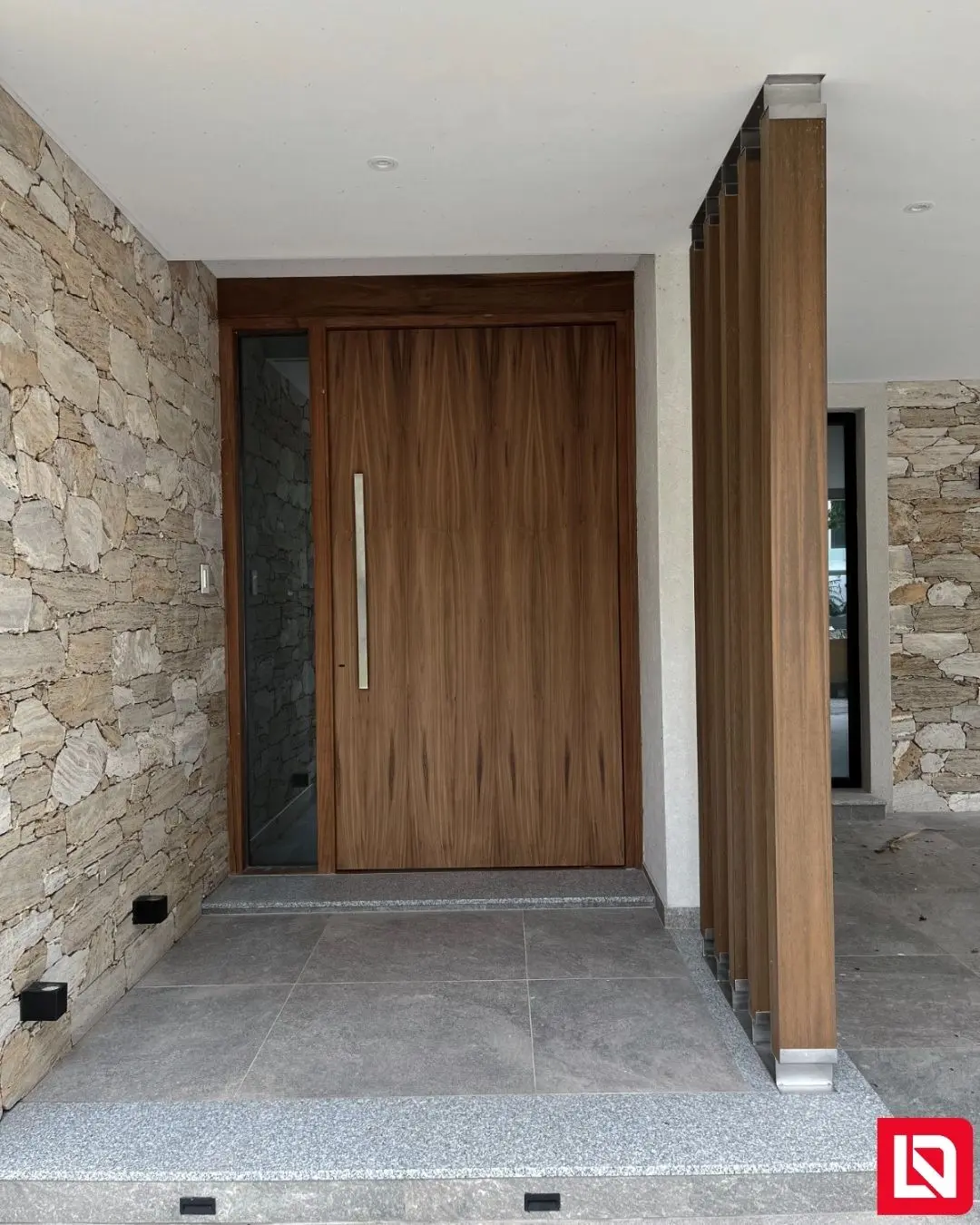 Fachada comercial en aluminio y vidrio para local u obra empresarial